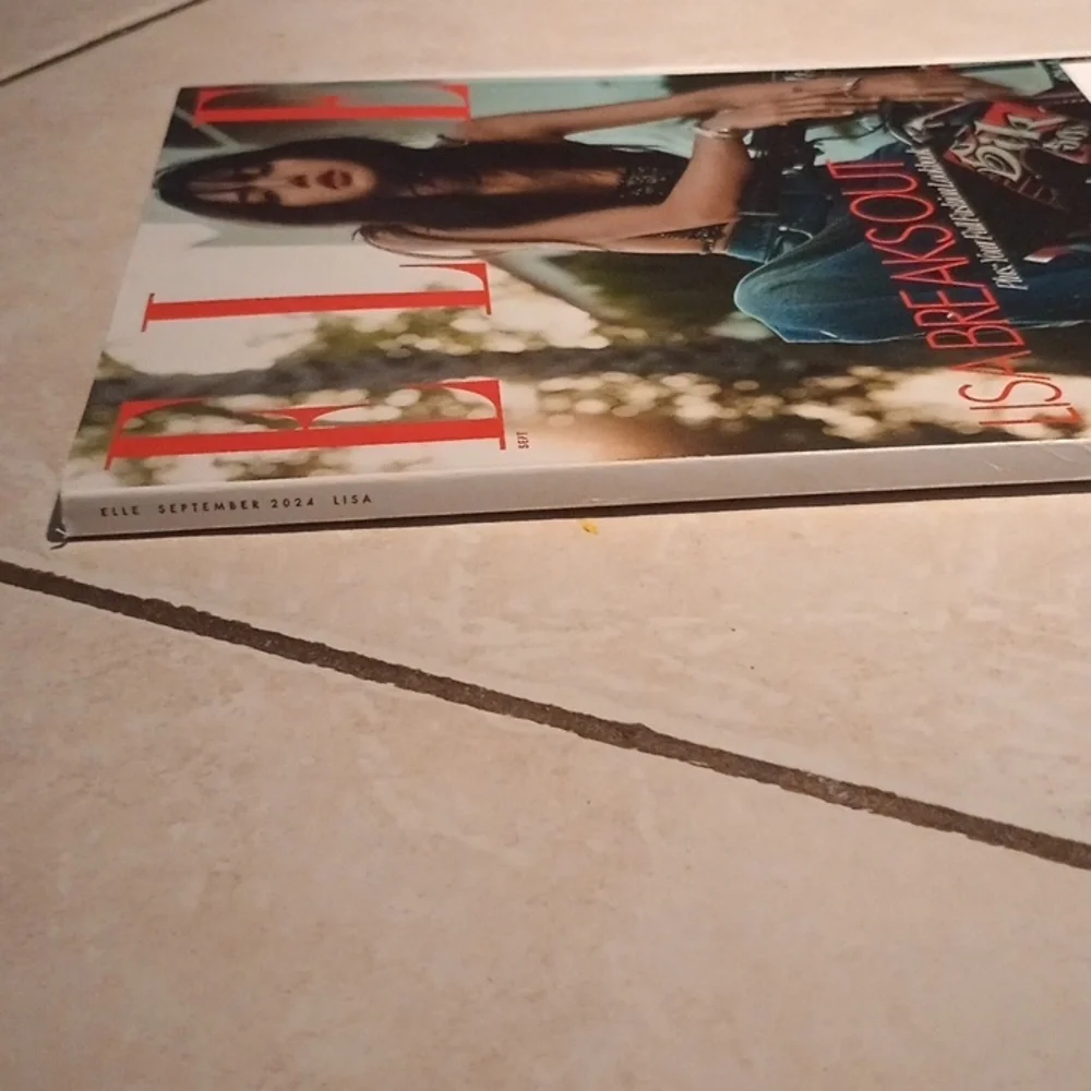 Magazine - Picture 3 of 3